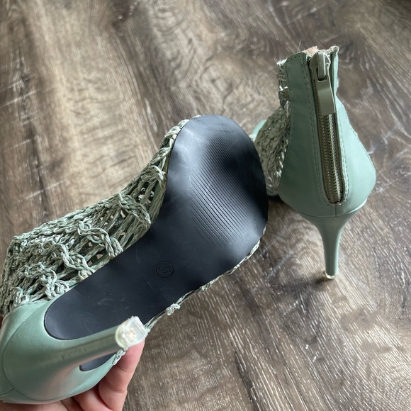 Heel - Picture 4 of 5